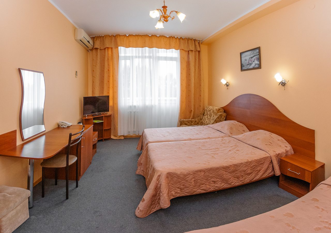 Трехместный (Стандарт с балконом), Отель Южный бриз