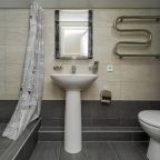 Стандарт с одной двуспальной и двумя односпальными кроватями