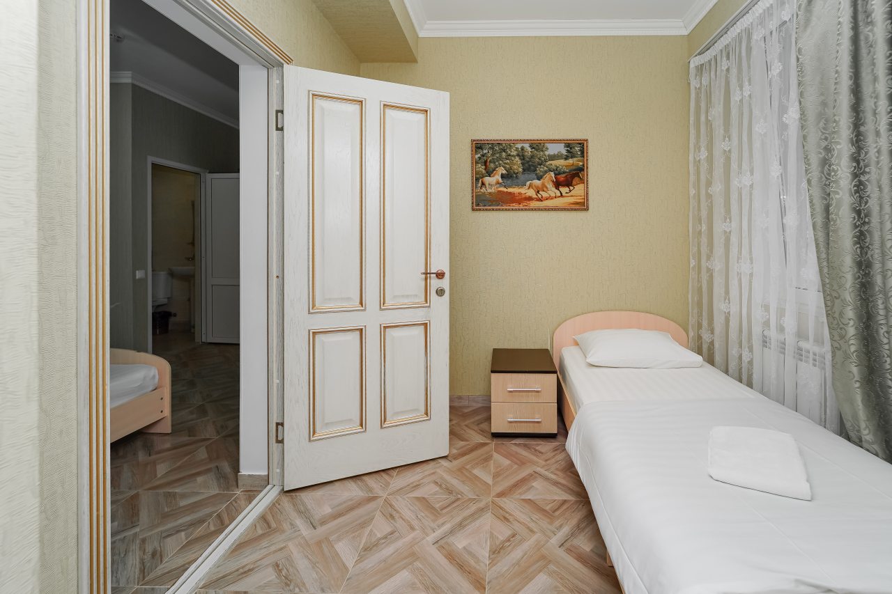 Четырехместный (Стандарт с раздельными кроватями), Отель Чайка