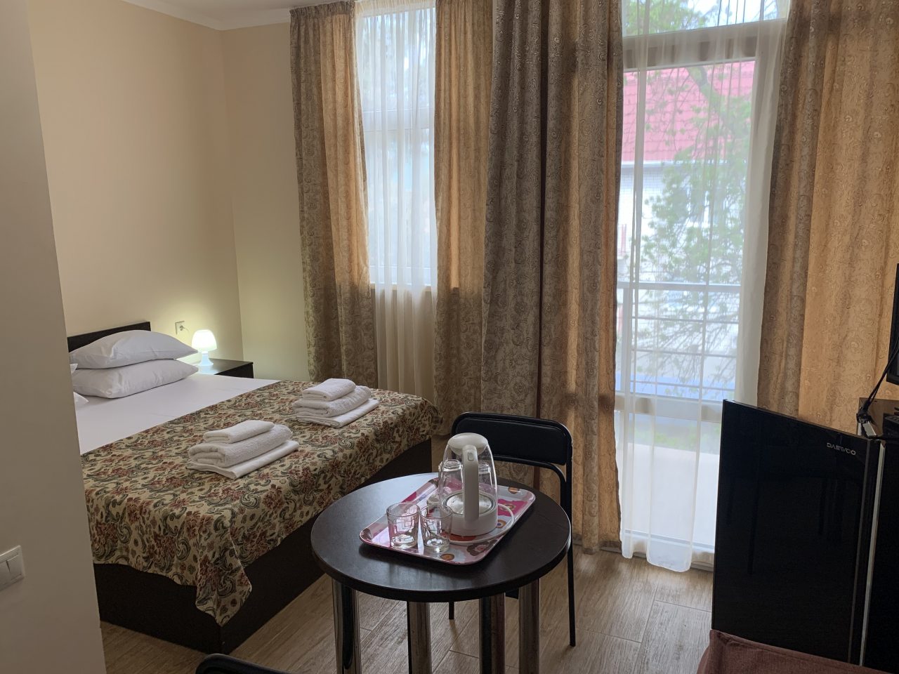 Двухместный (Комфортный  с двухспальной кроватью) гостиницы Спарта, Дивноморское