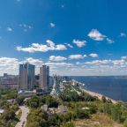 Люкс (Апартаменты RentPlaza у Волги с видом на реку), Апартаменты RentPlaza на Мусоргского 1а