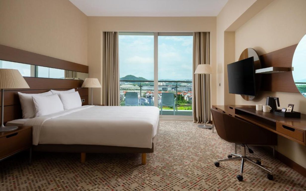 Двухместный (Стандарт с видом на горы и одной большой кроватью) отеля Mantera Resort & Congress, Сириус