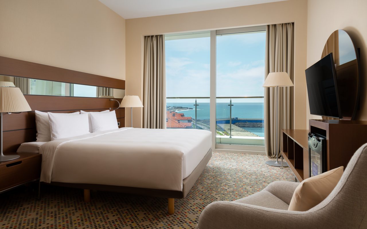 Номер (Премиум с видом на море и одной большой кроватью) отеля Mantera Resort & Congress, Сириус