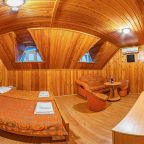 Пятиместный (Мансарда целый  ЭТАЖ 2 комнатная), Гостевой дом Нелли