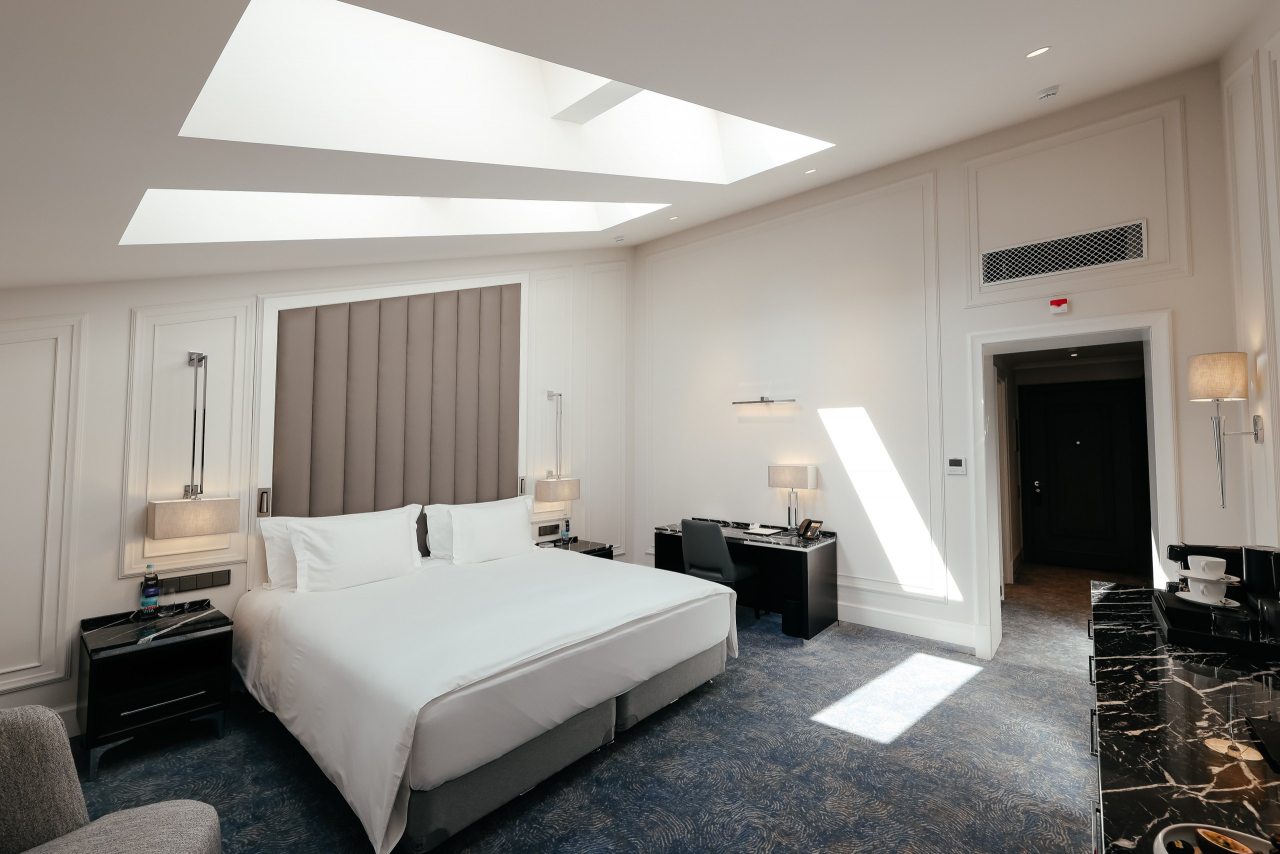 De Luxe (Делюкс с мансардными окнами), Отель Cosmos Selection Saint-Petersburg Italyanskaya Hotel