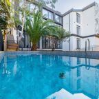 Открытый бассейн с подогревом