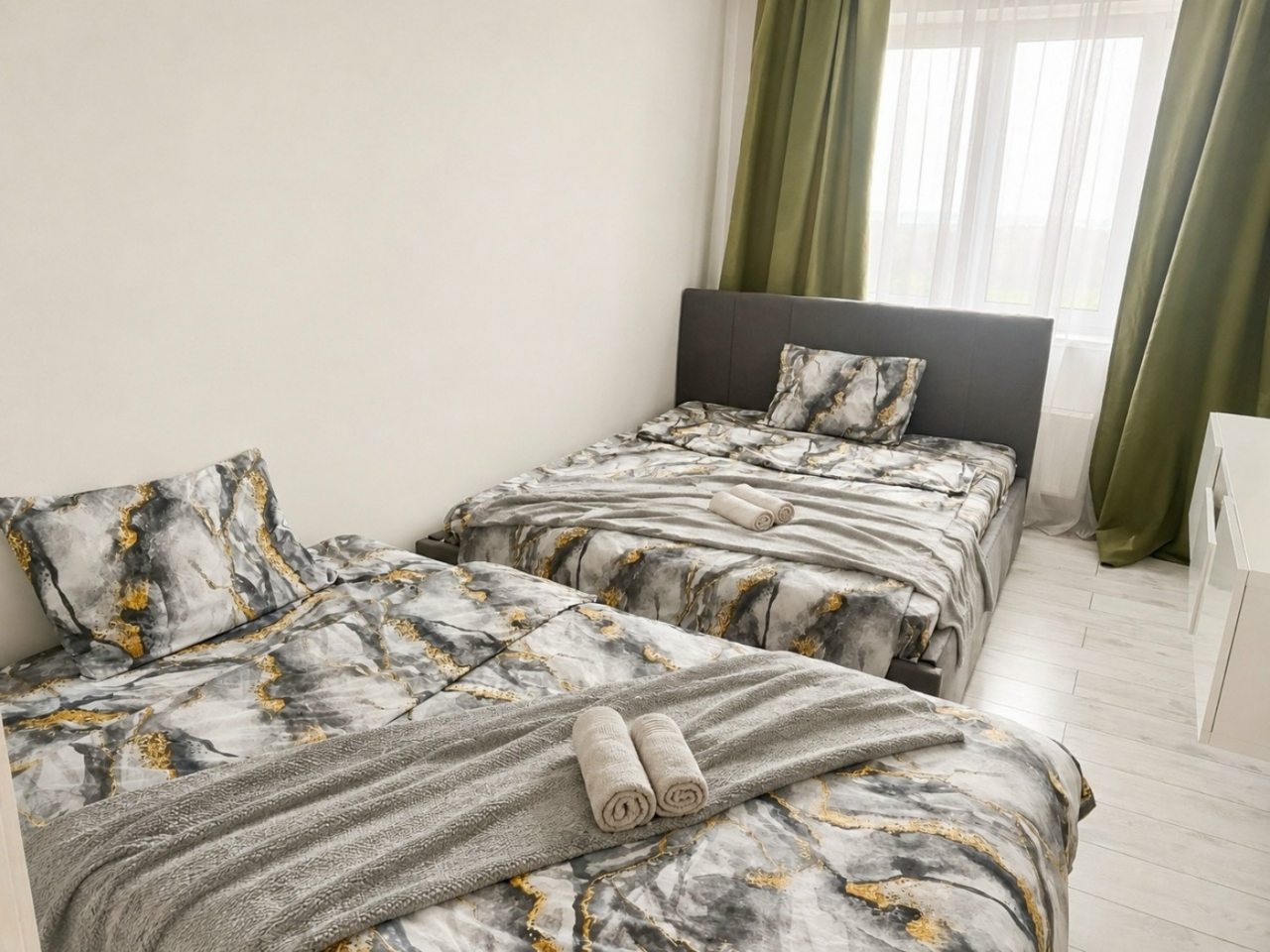 Трёхместный и более (Орлеан), Life Apartments