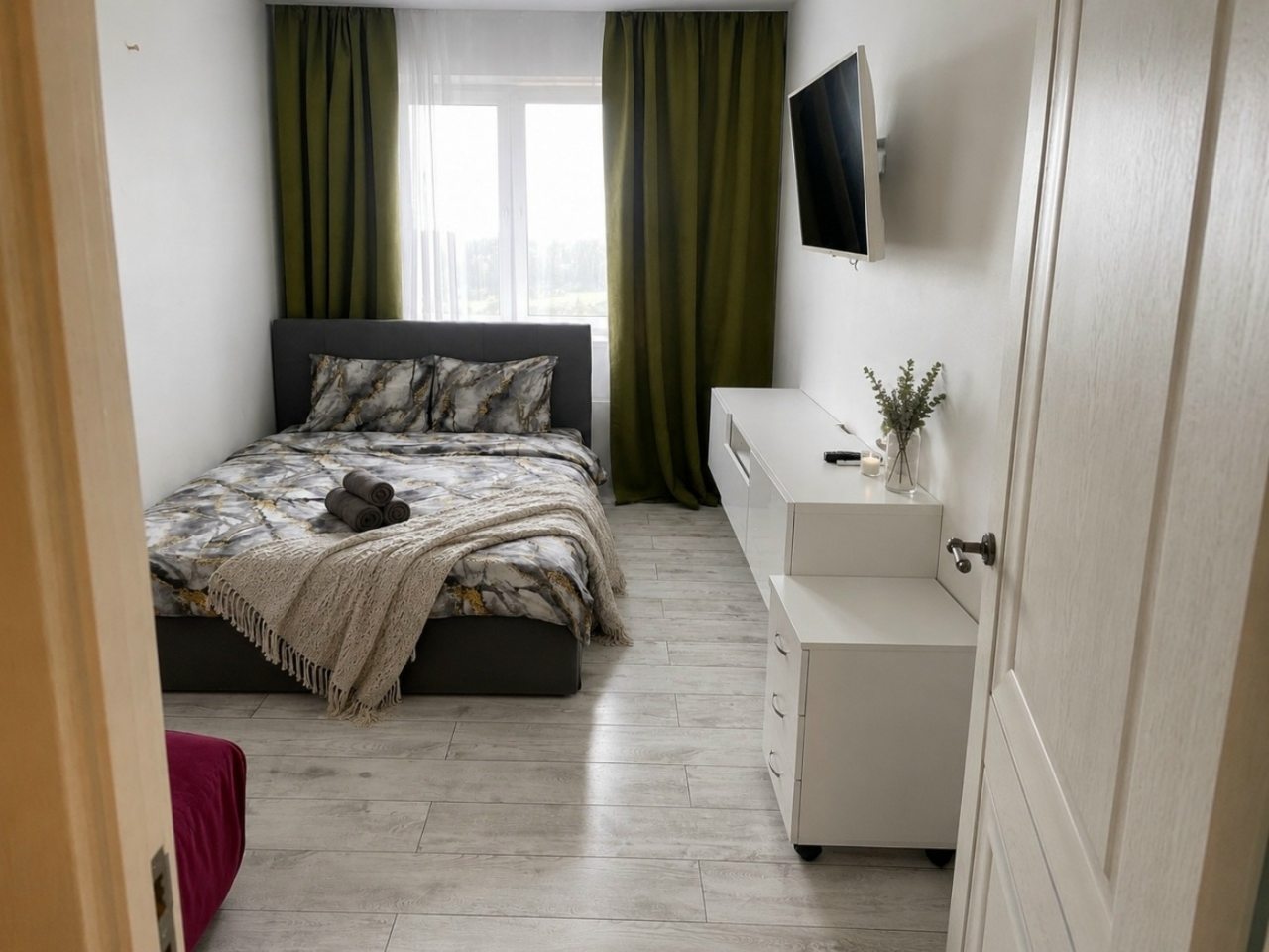 Трёхместный и более (Орлеан), Life Apartments