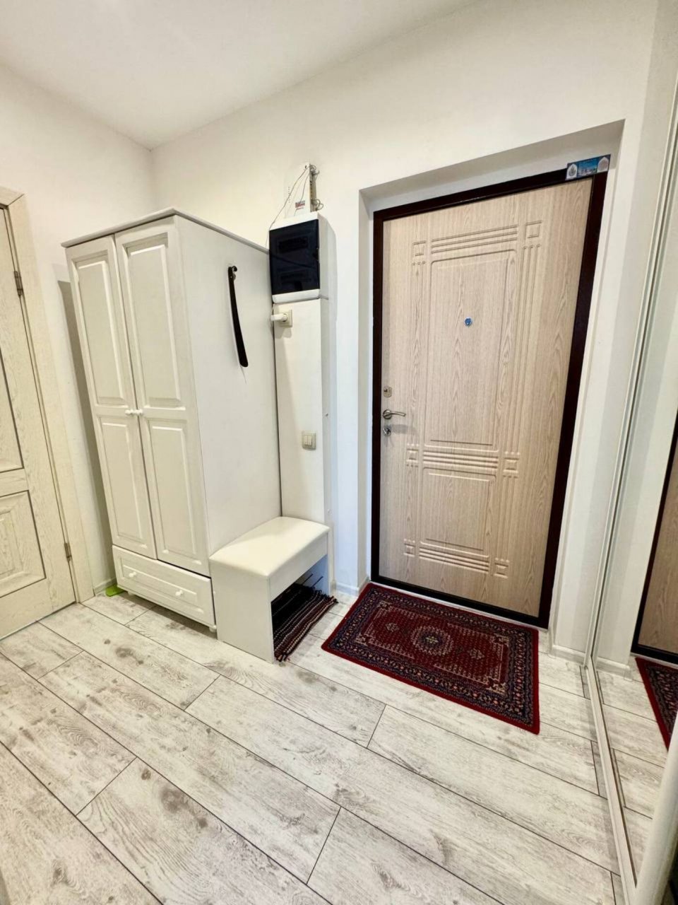 Трёхместный и более (Орлеан), Life Apartments