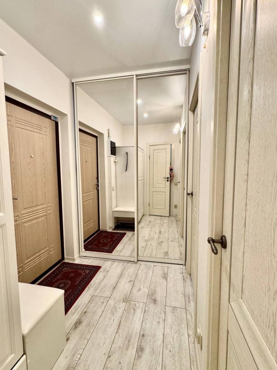 Трёхместный и более (Орлеан), Life Apartments