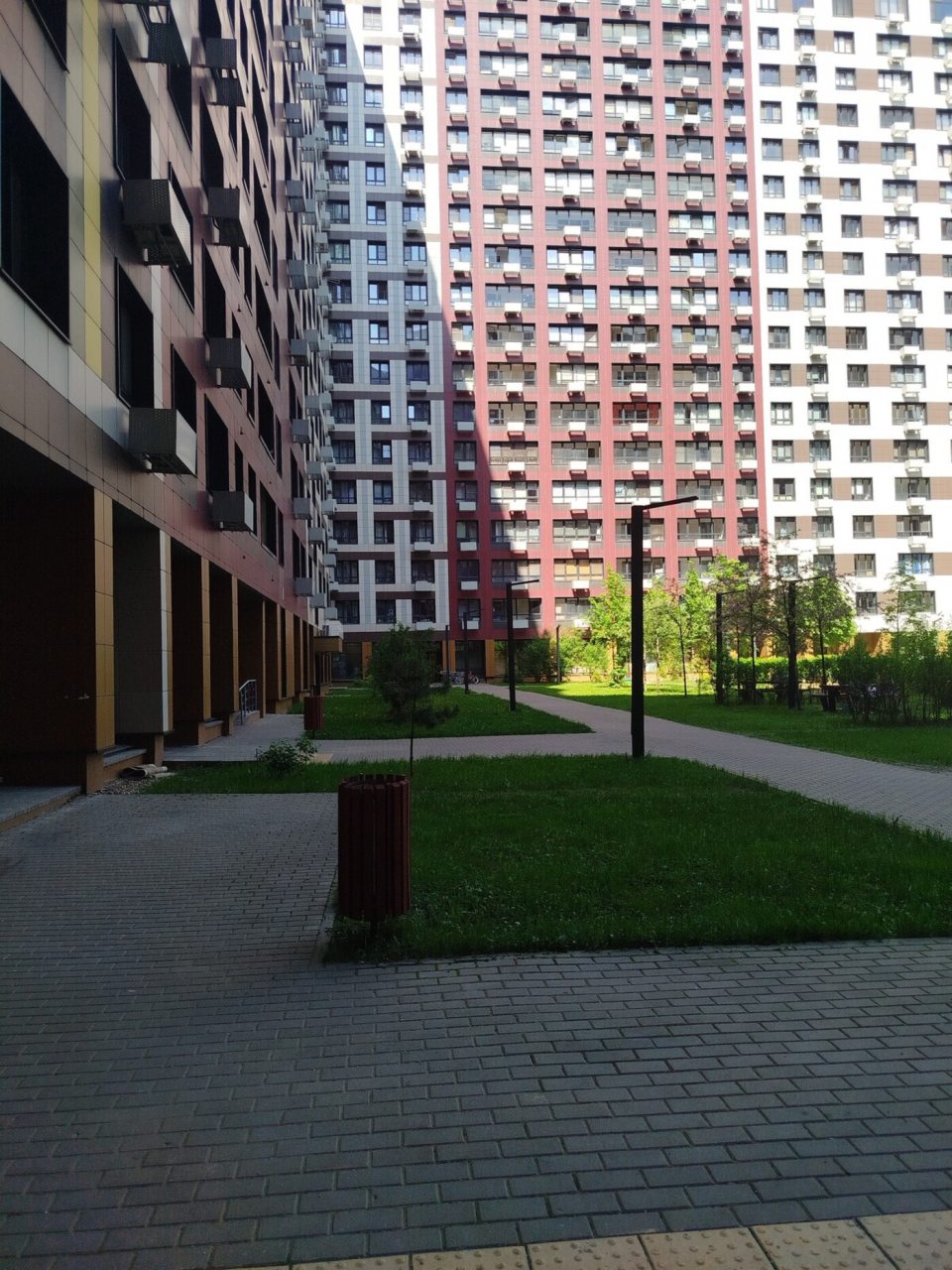 Трёхместный и более (Орлеан), Life Apartments