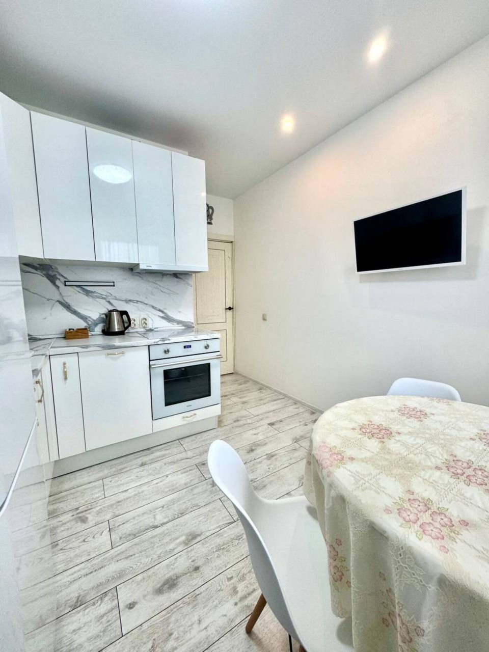 Трёхместный и более (Орлеан), Life Apartments
