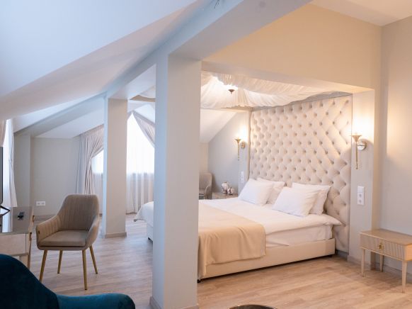 Фотография номера гостиницы Вишневый рояль