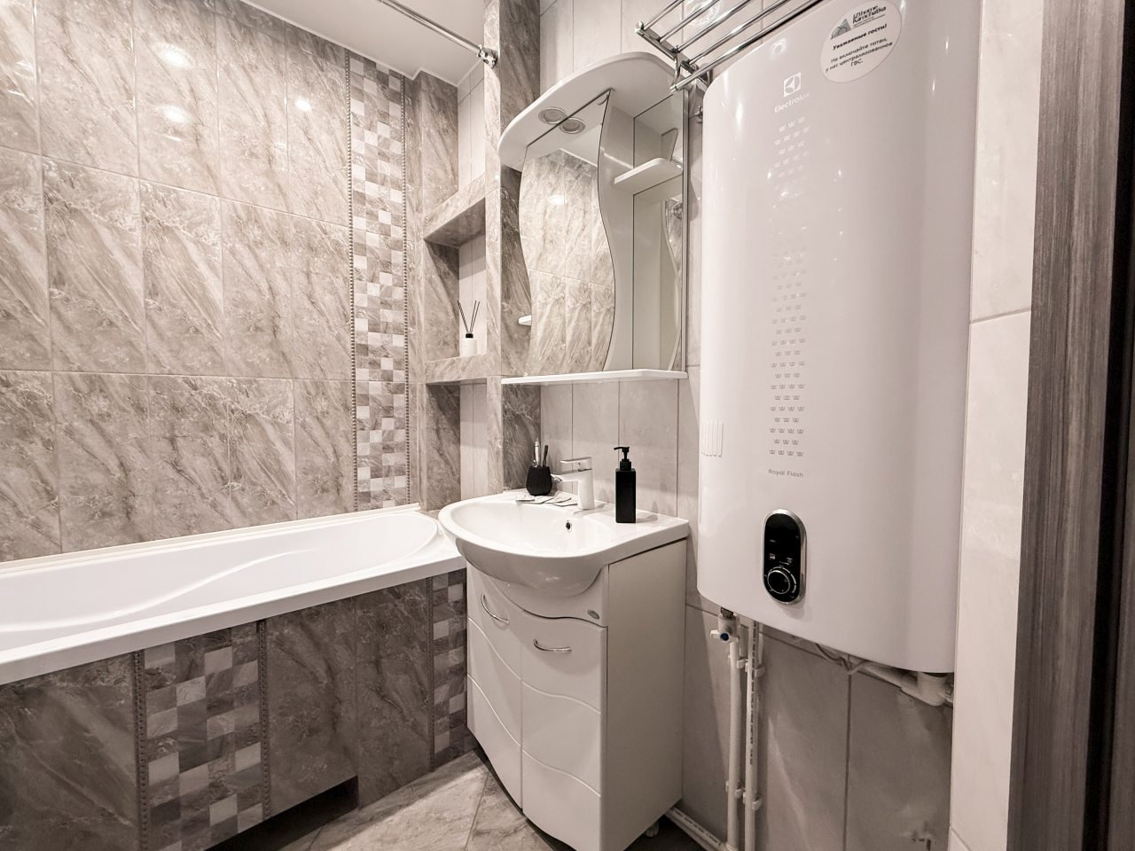 Апартаменты (IZI home с современным ремонтом), Апартаменты IZI home на Рыбаков 3