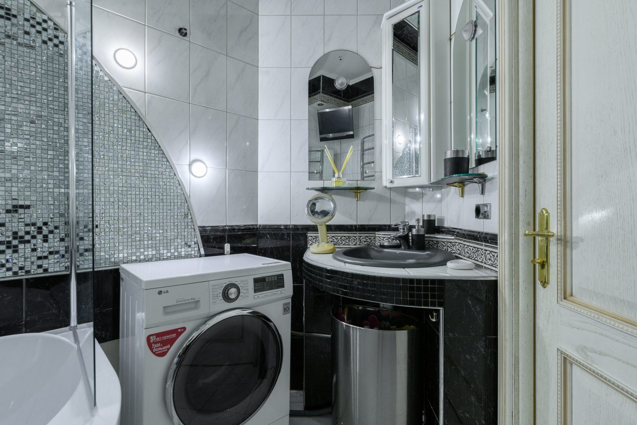 Гидромассажная ванна/джакузи, Апартаменты RentalSPb Евротрешка у Мозаичного Дворика