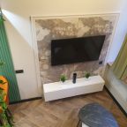 Люкс (Варшавка Люкс), Апарт-отель Варшавка 125