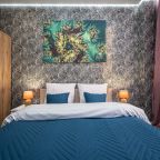 Четырехместный (Пять Звёзд на Манхэттене), Апартаменты Пять Звёзд на Манхэттене