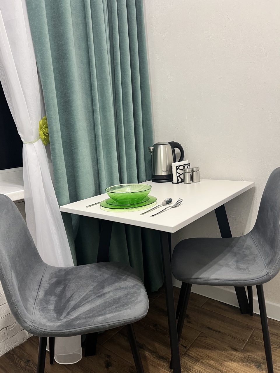 Обеденный стол