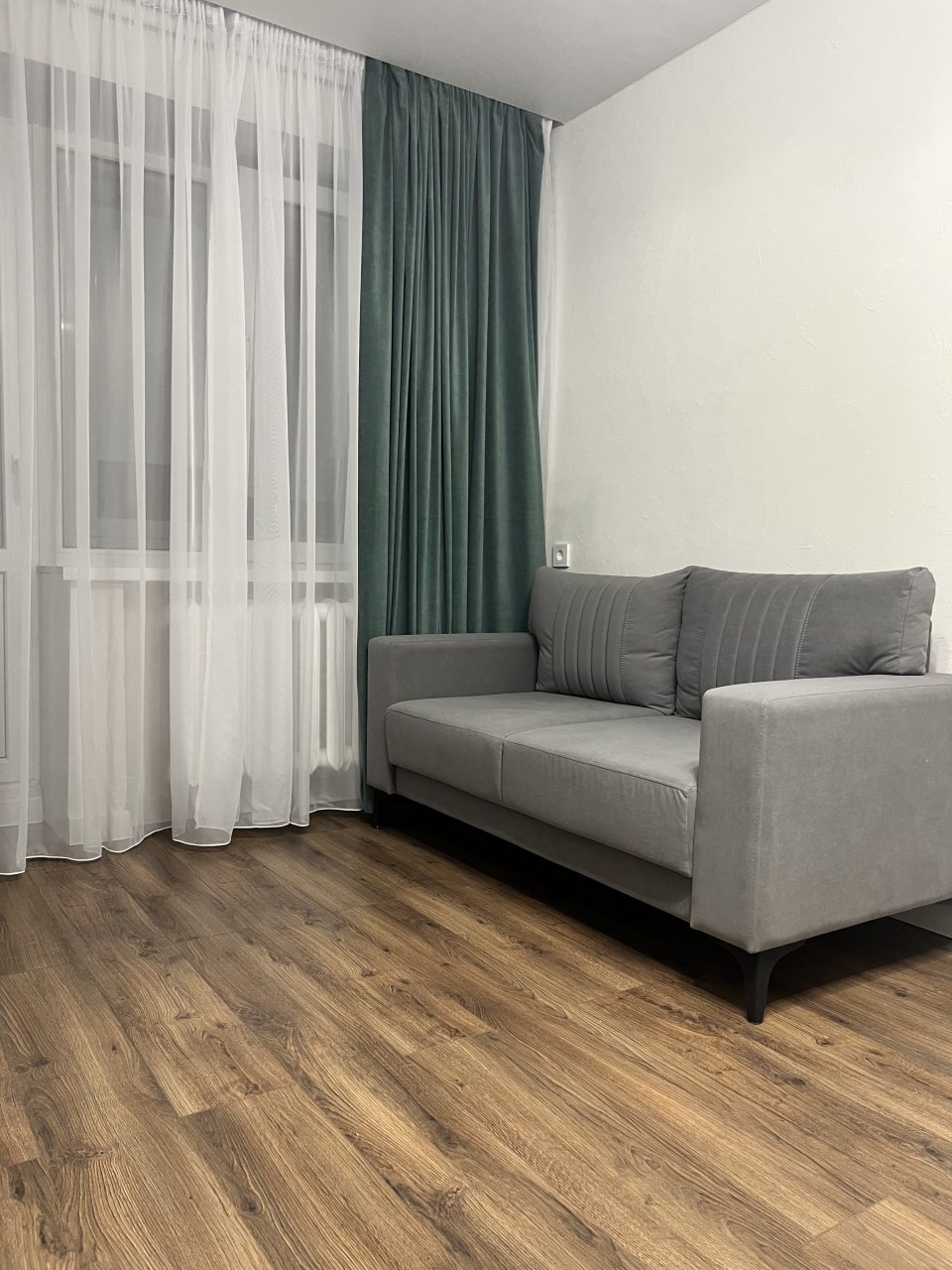 Диван и балкон