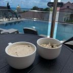 Бассейн с видом на море подогреваемый