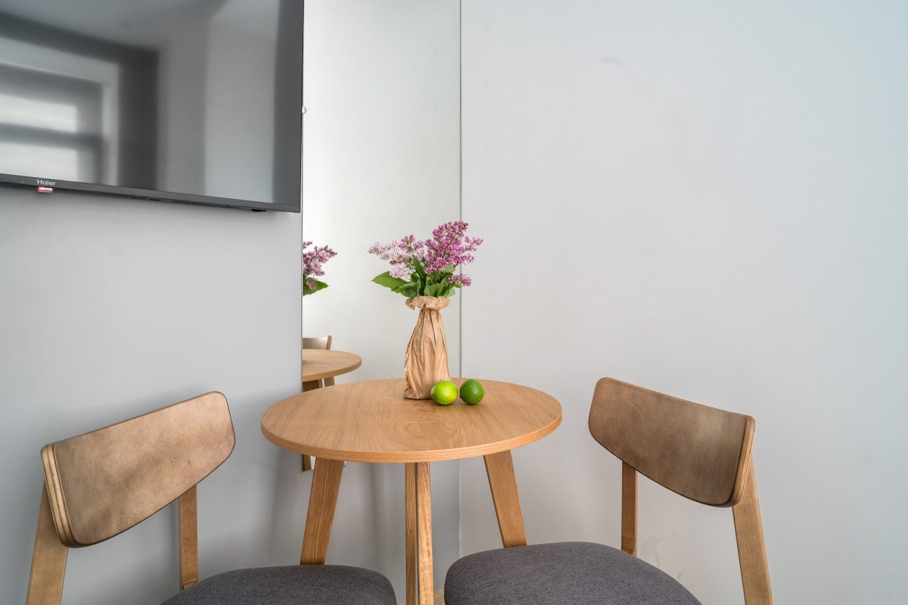 Обеденный стол