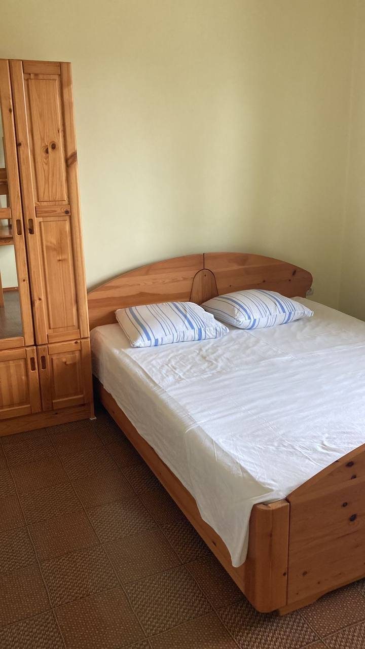 Двухместный (Двухместный номер  с двухспальной кроватью с балконом) гостиницы Molodezhnyy House, Сочи