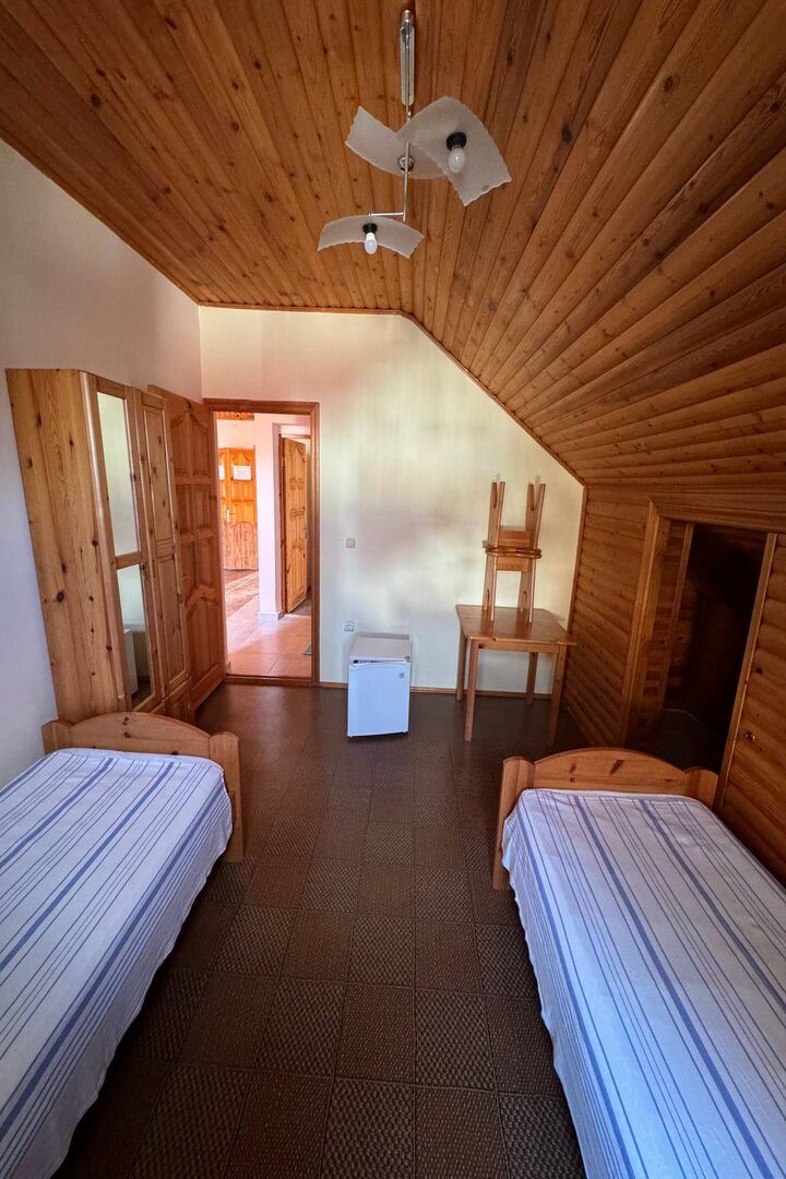 Двухместный (Двухместный номер с односпальными кроватями и кондиционером) гостиницы Molodezhnyy House, Сочи