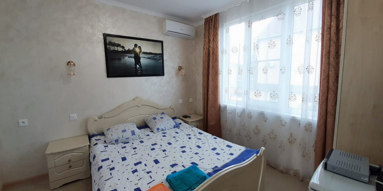 Двухместный (Двухместный стандарт с 1 двуспальной кроватью) гостевого дома Берёзовый, Сириус