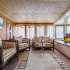 Королевская лаундж-зона с камином