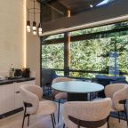 Коттедж (Шале на берегу вулканической реки), Гостиница Кунашир Резорт и СПА