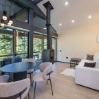 Коттедж (Шале на берегу вулканической реки), Гостиница Кунашир Резорт и СПА