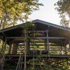 Коттедж (Шале на берегу вулканической реки), Гостиница Кунашир Резорт и СПА