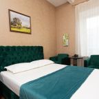 В номере двухспальная кровать, зона для отдыха, душ, фен