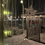 Коттедж (Стандартный зеркальный дом с 2 спальнями, беседкой и мангалом), Гостевой дом МЫ Дома в Шелково