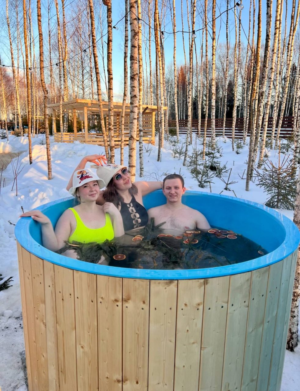 Коттедж (Дом у детской площадки с 2 спальнями, беседкой и мангалом.), Гостевой дом МЫ Дома в Шелково