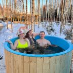 Коттедж (Дом у детской площадки с 2 спальнями, беседкой и мангалом.), Гостевой дом МЫ Дома в Шелково