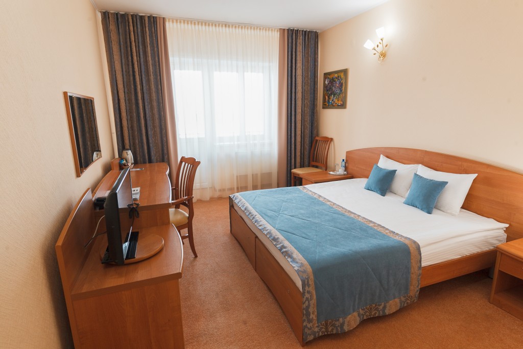 Двухместный (Стандарт (1 двуспальная кровать)) гостиницы МВДЦ Сибирь, Красноярск