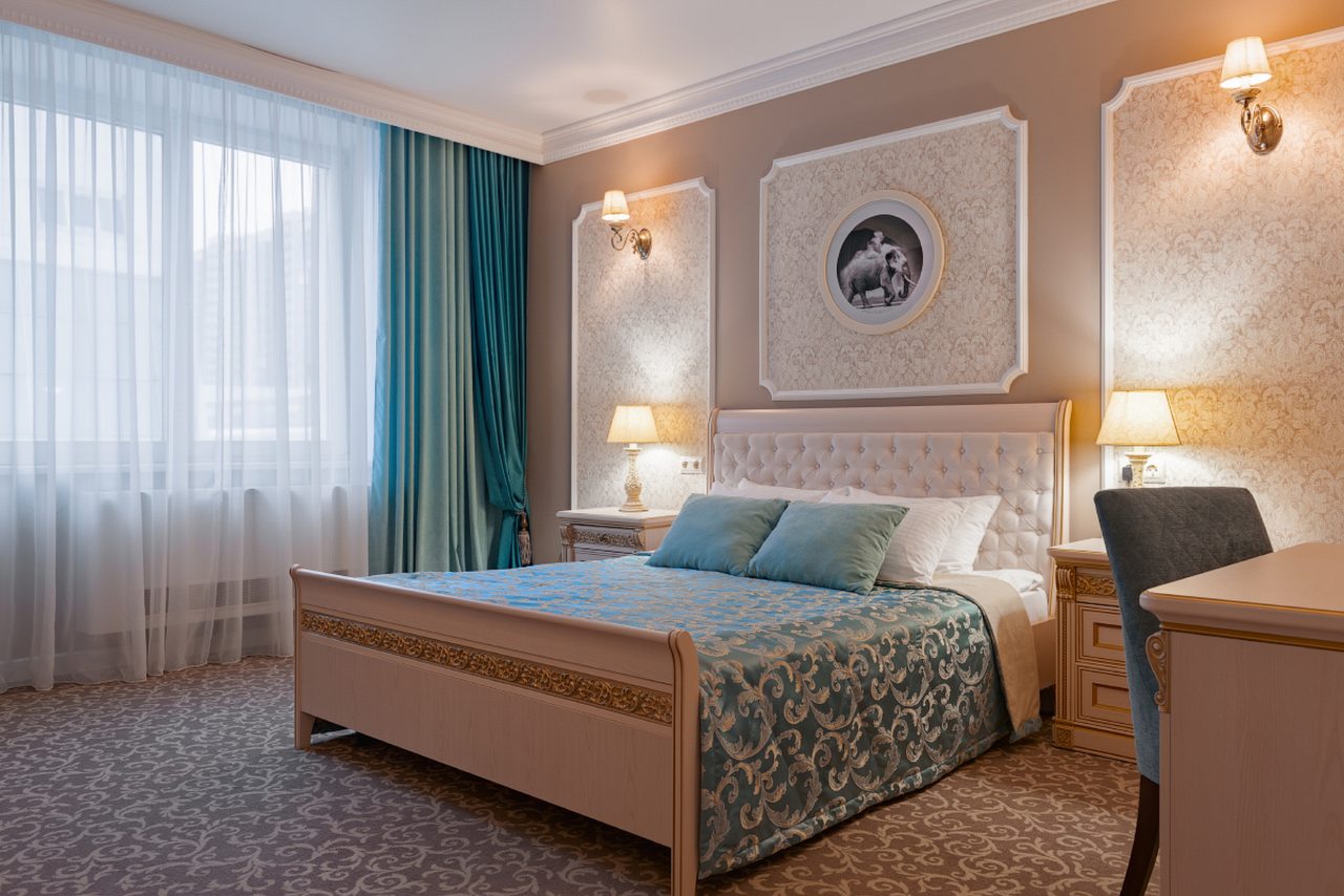 Площадь номера 50кв.м. Кровать 160*200. 2 комнаты и прихожая