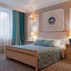 Площадь номера 50кв.м. Кровать 160*200. 2 комнаты и прихожая