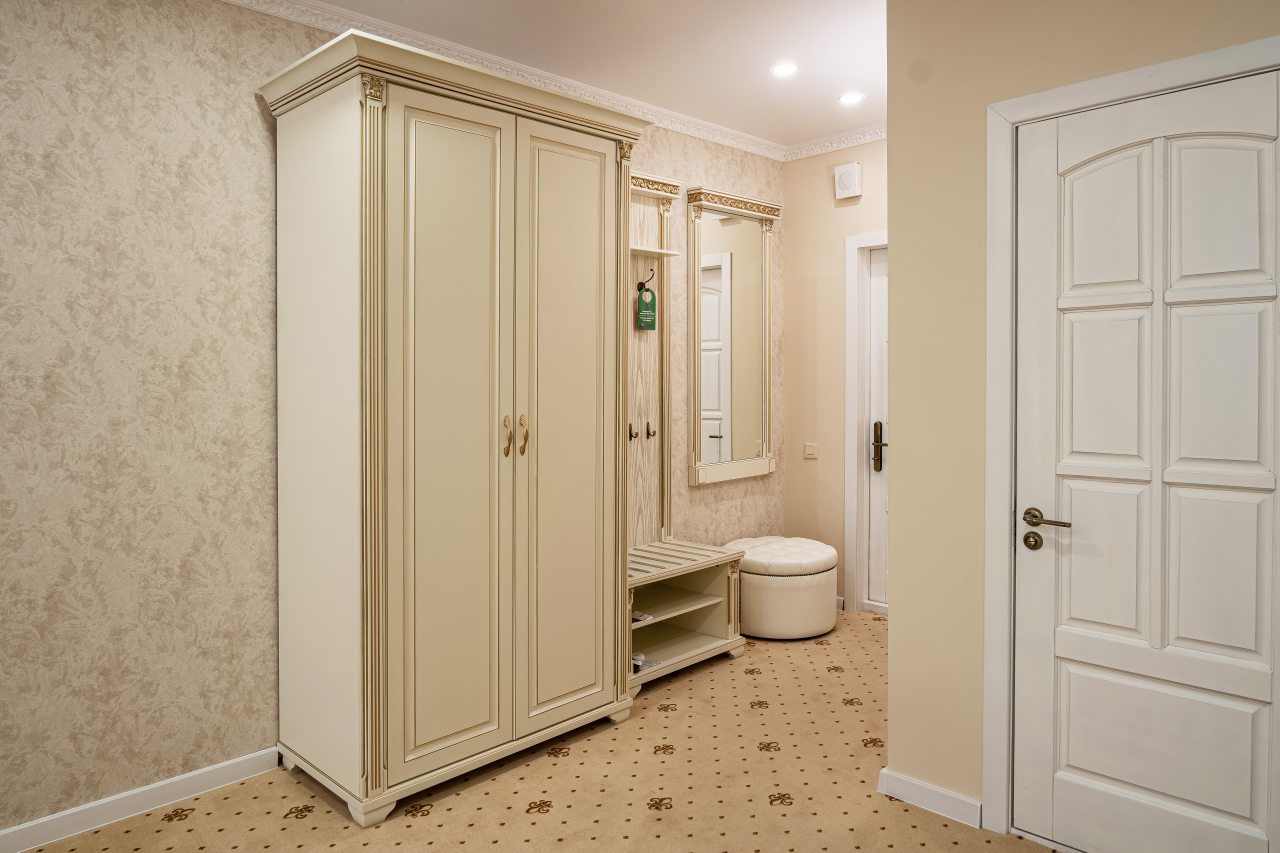 Площадь номера 50кв.м. Кровать 160*200. 2 комнаты и прихожая