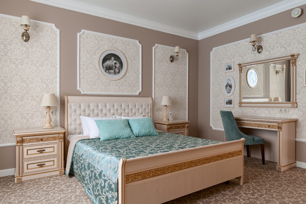 Площадь номера 50кв.м. Кровать 160*200. 2 комнаты и прихожая