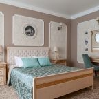 Площадь номера 50кв.м. Кровать 160*200. 2 комнаты и прихожая