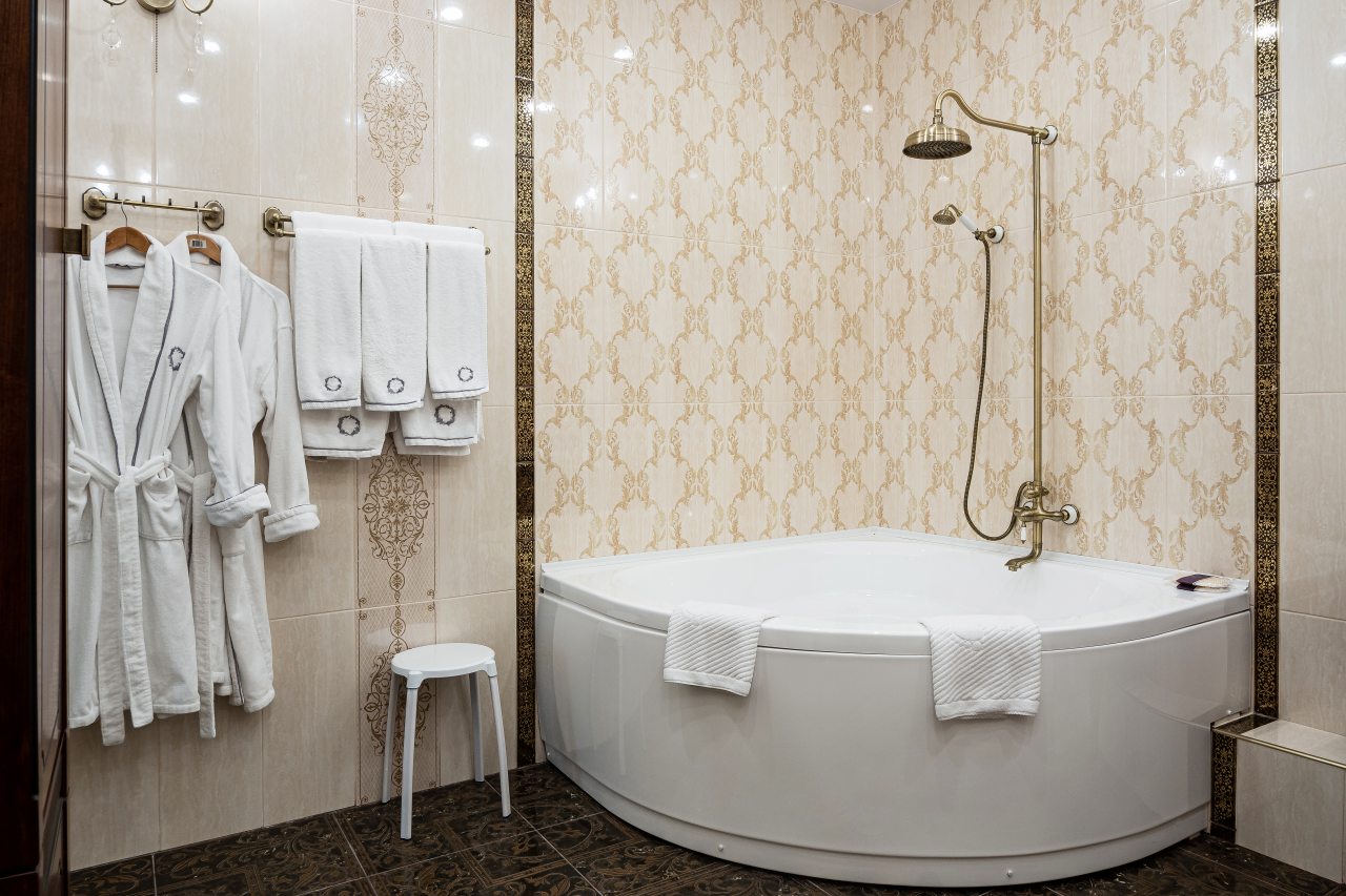 Косметические принадлежности премиум класса, джакузи, биде.