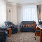 Площадь номера 50кв.м. Кровать 160*200. 2 комнаты и прихожая