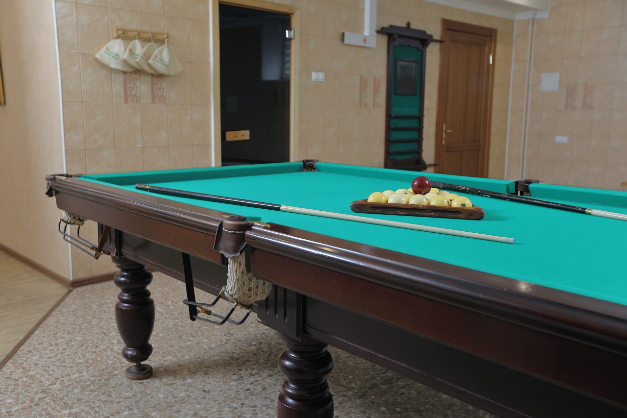 Бильярдный стол