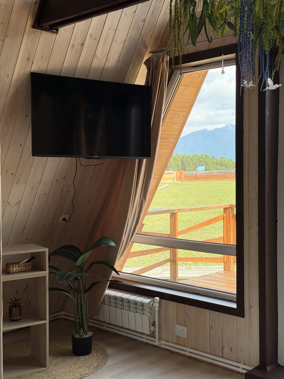 Дом (В стиле А-фрейм с открытым потолком), Загородный отель Саянский Марал