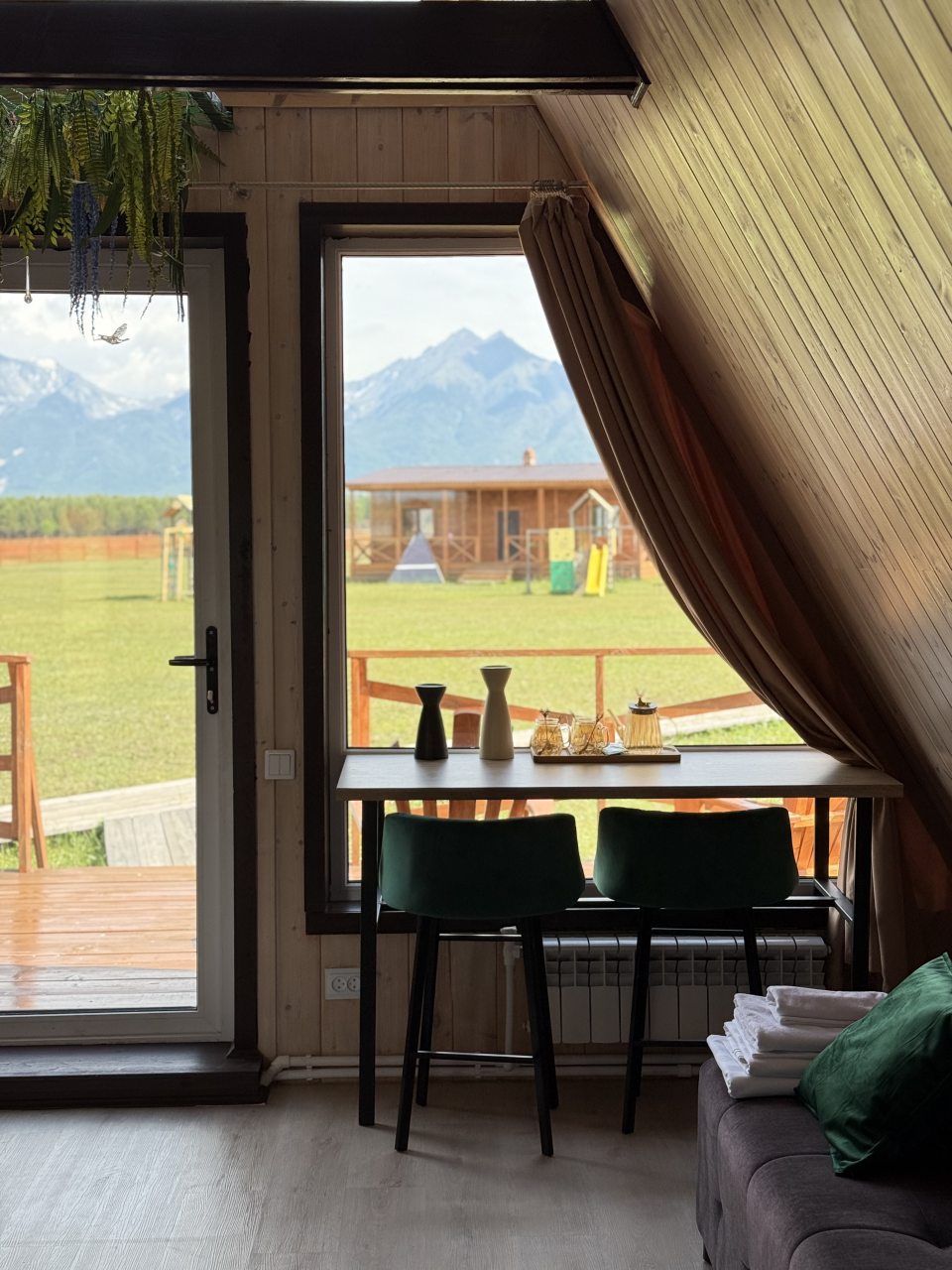 Дом (В стиле А-фрейм с открытым потолком), Загородный отель Саянский Марал