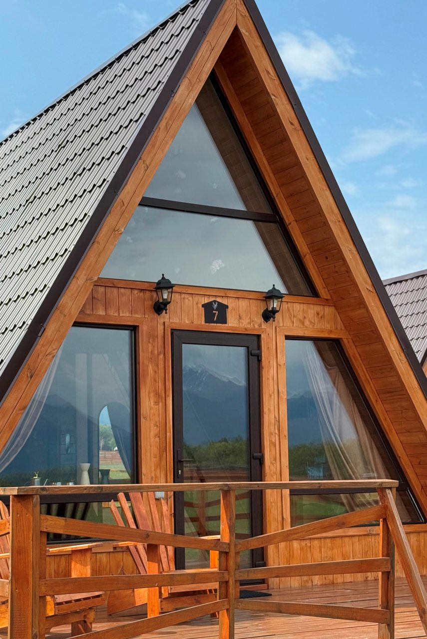 Дом (В стиле А-фрейм с открытым потолком), Загородный отель Саянский Марал