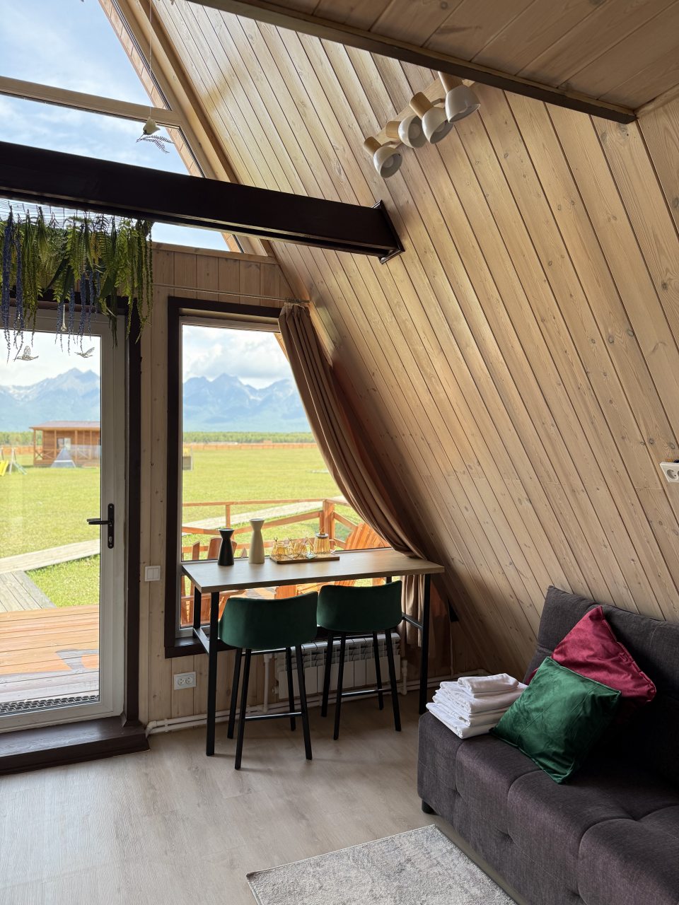 Дом (В стиле А-фрейм с открытым потолком), Загородный отель Саянский Марал