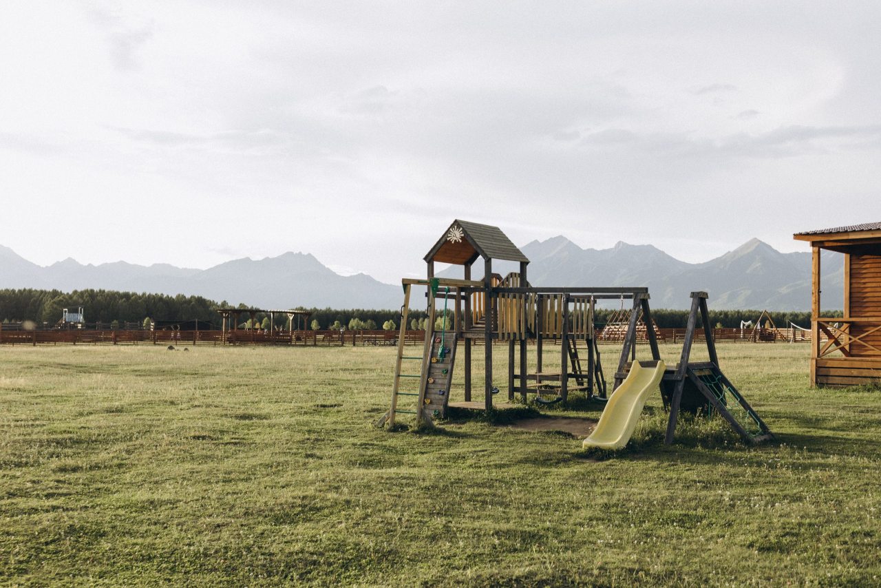 Детская площадка, Загородный отель Саянский Марал